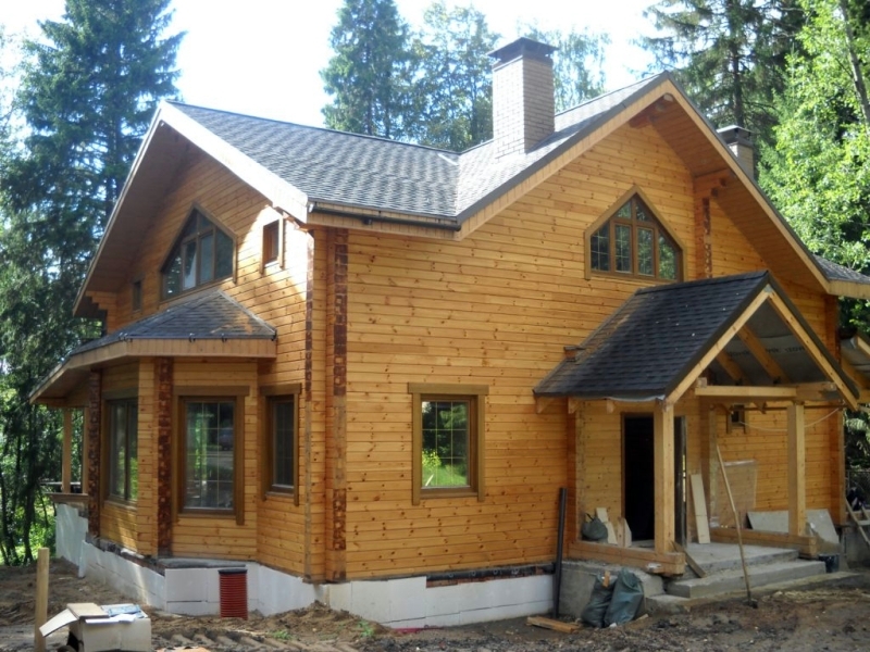 Какой материал выбрать для строительства деревянного дома?